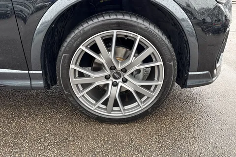 DE75MKG Audi Q3 Black Edition 35 TFSI 150 PS 6-speed Thumbnail #11