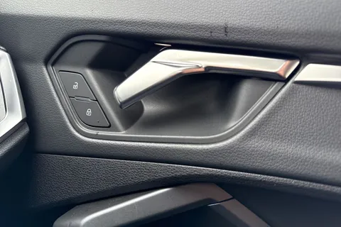 DE75MKG Audi Q3 Black Edition 35 TFSI 150 PS 6-speed Thumbnail #22