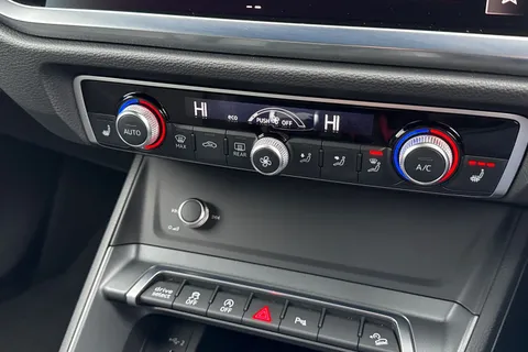 DE75MKG Audi Q3 Black Edition 35 TFSI 150 PS 6-speed Thumbnail #23