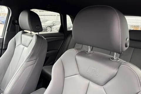 DE75MKG Audi Q3 Black Edition 35 TFSI 150 PS 6-speed Thumbnail #25