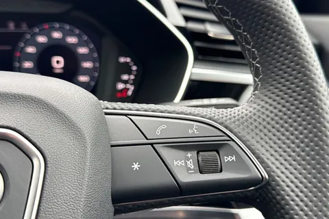 DE75MKG Audi Q3 Black Edition 35 TFSI 150 PS 6-speed Thumbnail #27