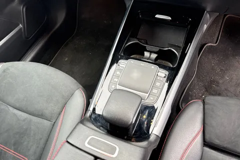 22 of 55 for Mercedes-Benz Glb 220d 4Matic AMG Line Premium 5dr 8G-Tronic