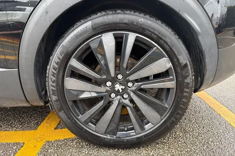 YM71CTY PEUGEOT 3008 1.6 13.2kWh GT e-EAT 4WD Euro 6 (s/s) 5dr Thumbnail #12