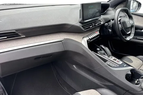 YM71CTY PEUGEOT 3008 1.6 13.2kWh GT e-EAT 4WD Euro 6 (s/s) 5dr Thumbnail #15