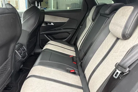 YM71CTY PEUGEOT 3008 1.6 13.2kWh GT e-EAT 4WD Euro 6 (s/s) 5dr Thumbnail #19