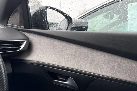 YM71CTY PEUGEOT 3008 1.6 13.2kWh GT e-EAT 4WD Euro 6 (s/s) 5dr Thumbnail #21