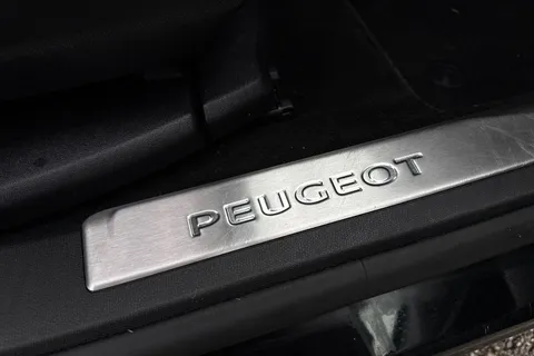 YM71CTY PEUGEOT 3008 1.6 13.2kWh GT e-EAT 4WD Euro 6 (s/s) 5dr Thumbnail #26