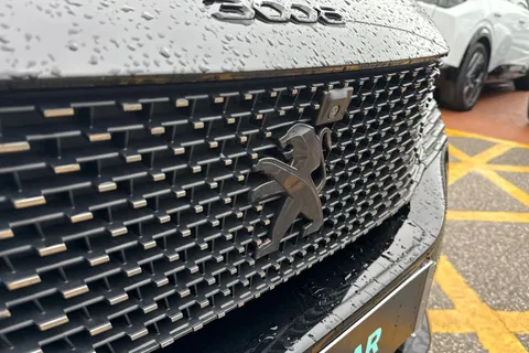 YM71CTY PEUGEOT 3008 1.6 13.2kWh GT e-EAT 4WD Euro 6 (s/s) 5dr Thumbnail #29