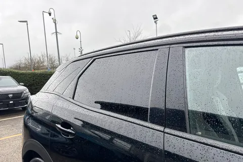 YM71CTY PEUGEOT 3008 1.6 13.2kWh GT e-EAT 4WD Euro 6 (s/s) 5dr Thumbnail #32