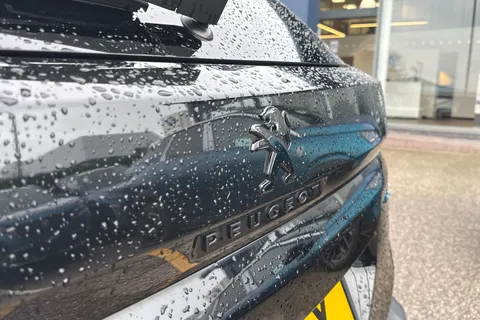 YM71CTY PEUGEOT 3008 1.6 13.2kWh GT e-EAT 4WD Euro 6 (s/s) 5dr Thumbnail #35