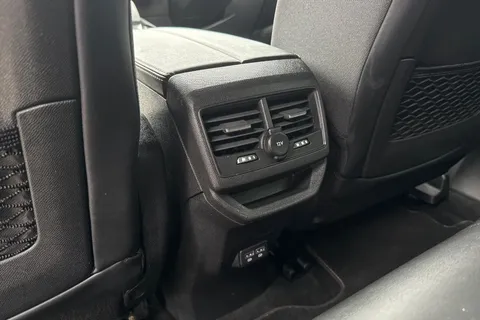 YM71CTY PEUGEOT 3008 1.6 13.2kWh GT e-EAT 4WD Euro 6 (s/s) 5dr Thumbnail #40