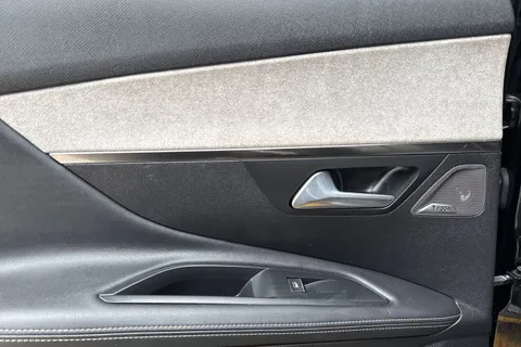 YM71CTY PEUGEOT 3008 1.6 13.2kWh GT e-EAT 4WD Euro 6 (s/s) 5dr Thumbnail #42