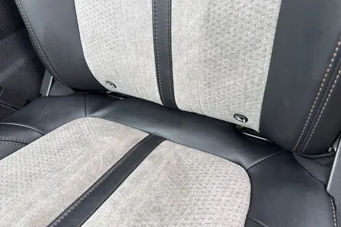 YM71CTY PEUGEOT 3008 1.6 13.2kWh GT e-EAT 4WD Euro 6 (s/s) 5dr Thumbnail #43