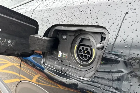 YM71CTY PEUGEOT 3008 1.6 13.2kWh GT e-EAT 4WD Euro 6 (s/s) 5dr Thumbnail #44