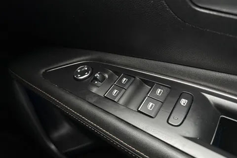 YM71CTY PEUGEOT 3008 1.6 13.2kWh GT e-EAT 4WD Euro 6 (s/s) 5dr Thumbnail #45