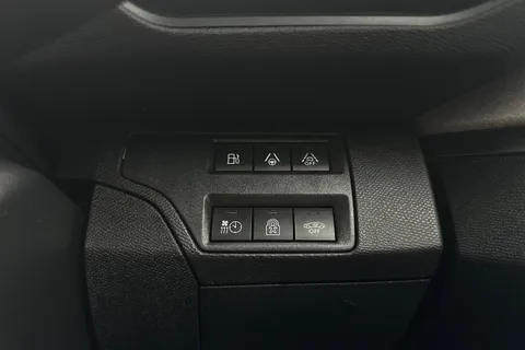 YM71CTY PEUGEOT 3008 1.6 13.2kWh GT e-EAT 4WD Euro 6 (s/s) 5dr Thumbnail #46