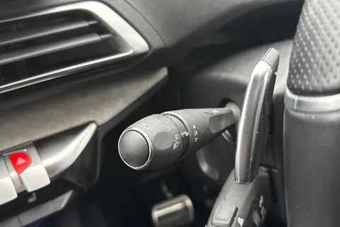 YM71CTY PEUGEOT 3008 1.6 13.2kWh GT e-EAT 4WD Euro 6 (s/s) 5dr Thumbnail #50