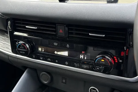 OE23WNH Nissan Qashqai 1.3 DIG-T MHEV Tekna XTRON Euro 6 (s/s) 5dr Thumbnail #21