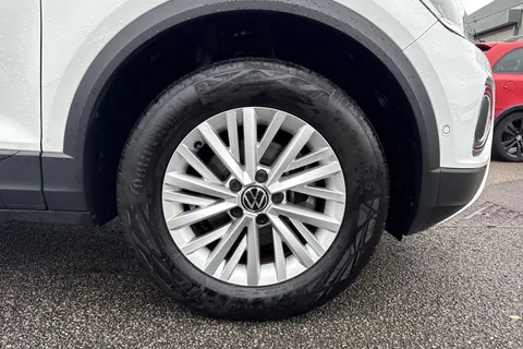 10 of 64 for Volkswagen T-Roc 1.5 TSI Life Euro 6 (s/s) 5dr