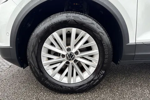 12 of 64 for Volkswagen T-Roc 1.5 TSI Life Euro 6 (s/s) 5dr