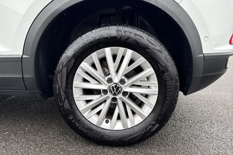13 of 64 for Volkswagen T-Roc 1.5 TSI Life Euro 6 (s/s) 5dr