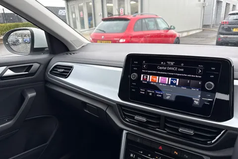 17 of 64 for Volkswagen T-Roc 1.5 TSI Life Euro 6 (s/s) 5dr