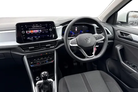 18 of 64 for Volkswagen T-Roc 1.5 TSI Life Euro 6 (s/s) 5dr