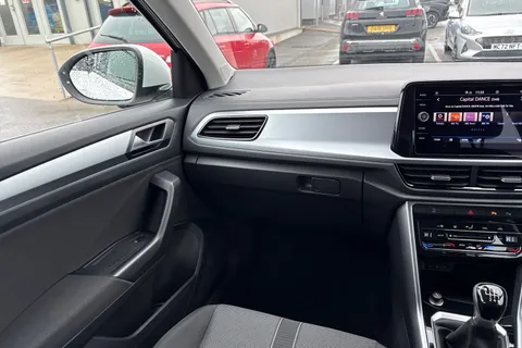 20 of 64 for Volkswagen T-Roc 1.5 TSI Life Euro 6 (s/s) 5dr