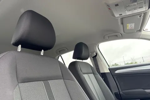 24 of 64 for Volkswagen T-Roc 1.5 TSI Life Euro 6 (s/s) 5dr