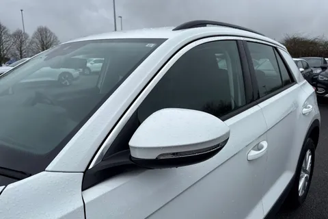 30 of 64 for Volkswagen T-Roc 1.5 TSI Life Euro 6 (s/s) 5dr