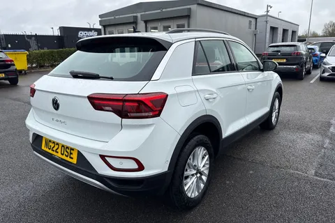 34 of 64 for Volkswagen T-Roc 1.5 TSI Life Euro 6 (s/s) 5dr