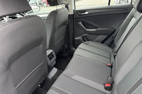 35 of 64 for Volkswagen T-Roc 1.5 TSI Life Euro 6 (s/s) 5dr