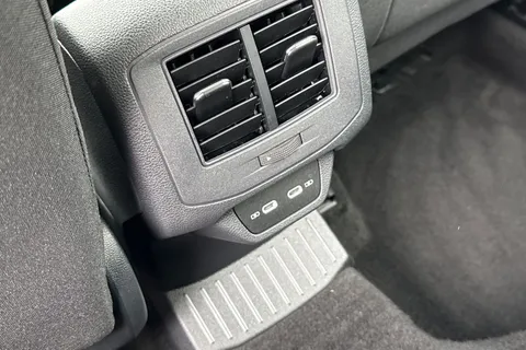 37 of 64 for Volkswagen T-Roc 1.5 TSI Life Euro 6 (s/s) 5dr