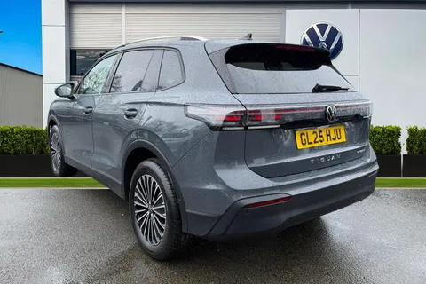 GL25HJU Volkswagen Tiguan 1.5 TSI eHybrid Match 5dr DSG | Rear View Camera | Adaptive Cruise Control Thumbnail #3