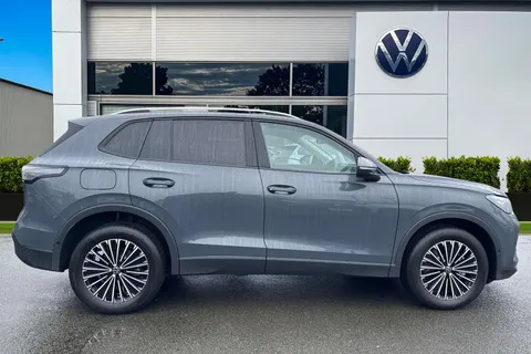 GL25HJU Volkswagen Tiguan 1.5 TSI eHybrid Match 5dr DSG | Rear View Camera | Adaptive Cruise Control Thumbnail #4