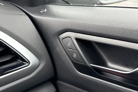 41 of 64 for Volkswagen T-Roc 1.5 TSI Life Euro 6 (s/s) 5dr