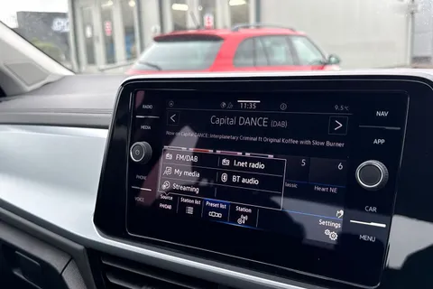 44 of 64 for Volkswagen T-Roc 1.5 TSI Life Euro 6 (s/s) 5dr