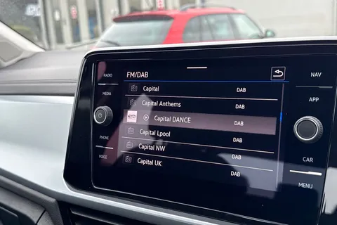 45 of 64 for Volkswagen T-Roc 1.5 TSI Life Euro 6 (s/s) 5dr