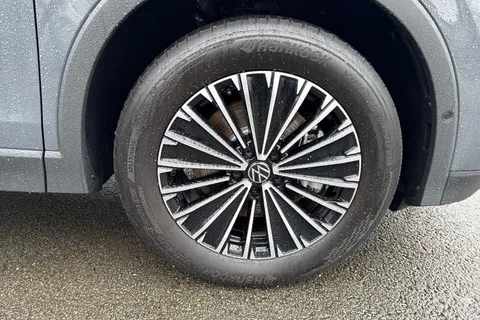 GL25HJU Volkswagen Tiguan 1.5 TSI eHybrid Match 5dr DSG | Rear View Camera | Adaptive Cruise Control Thumbnail #11