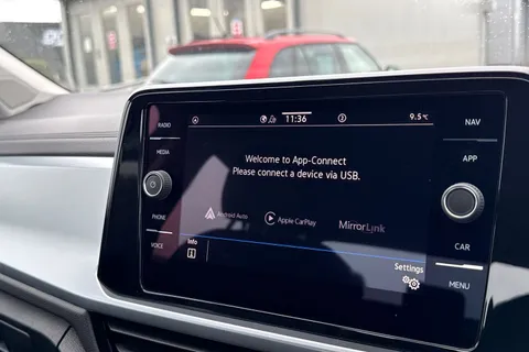 47 of 64 for Volkswagen T-Roc 1.5 TSI Life Euro 6 (s/s) 5dr