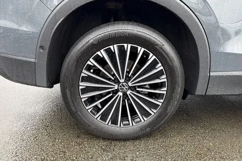 GL25HJU Volkswagen Tiguan 1.5 TSI eHybrid Match 5dr DSG | Rear View Camera | Adaptive Cruise Control Thumbnail #12