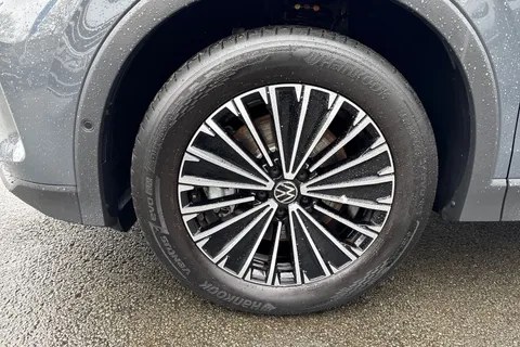 GL25HJU Volkswagen Tiguan 1.5 TSI eHybrid Match 5dr DSG | Rear View Camera | Adaptive Cruise Control Thumbnail #14
