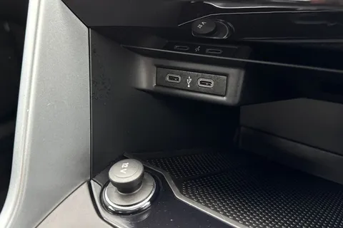 52 of 64 for Volkswagen T-Roc 1.5 TSI Life Euro 6 (s/s) 5dr