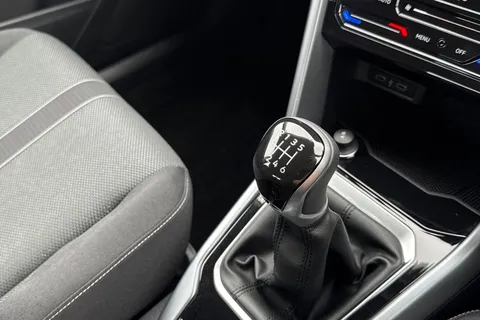 53 of 64 for Volkswagen T-Roc 1.5 TSI Life Euro 6 (s/s) 5dr