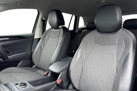 GL25HJU Volkswagen Tiguan 1.5 TSI eHybrid Match 5dr DSG | Rear View Camera | Adaptive Cruise Control Thumbnail #17