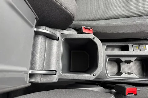 56 of 64 for Volkswagen T-Roc 1.5 TSI Life Euro 6 (s/s) 5dr