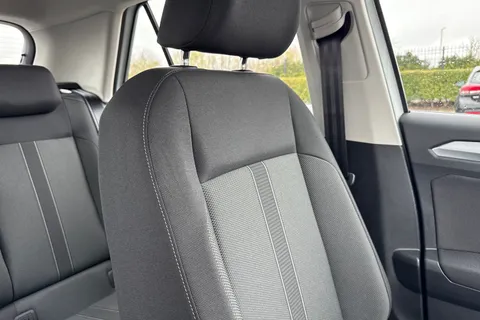 57 of 64 for Volkswagen T-Roc 1.5 TSI Life Euro 6 (s/s) 5dr