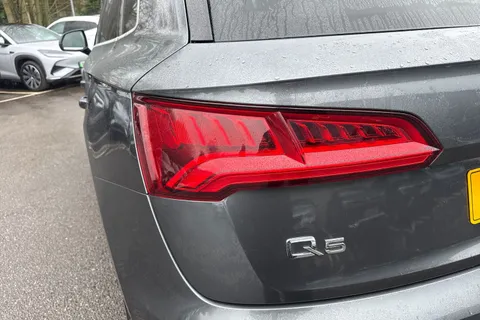 DC18XEO Audi Q5 2.0 TDI 40 S line S Tronic quattro Euro 6 (s/s) 5dr Thumbnail #17