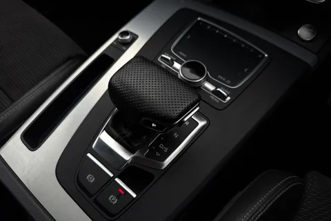 DC18XEO Audi Q5 2.0 TDI 40 S line S Tronic quattro Euro 6 (s/s) 5dr Thumbnail #21