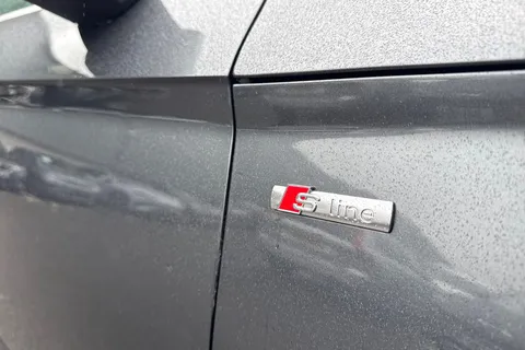 DC18XEO Audi Q5 2.0 TDI 40 S line S Tronic quattro Euro 6 (s/s) 5dr Thumbnail #26